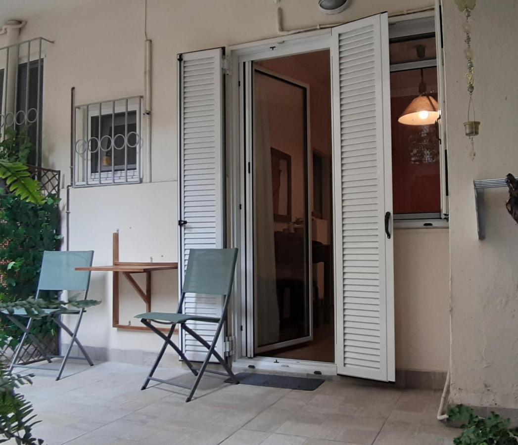 Cozy studio 5mins walk from Acropolis museum Ateny Zewnętrze zdjęcie